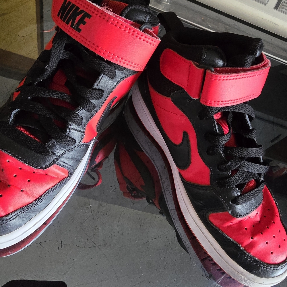 3.5Y nike court Borough mid 2 sneakers